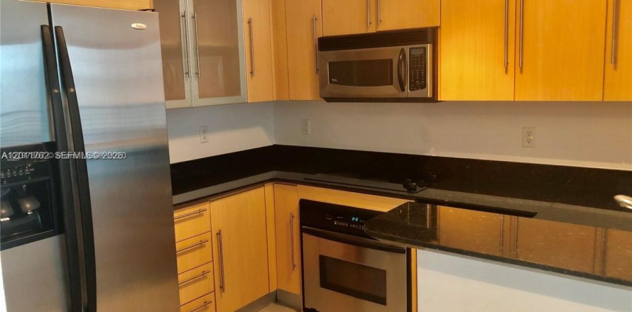 Condo in Miami, Florida, 2 bedrooms  № 2075384