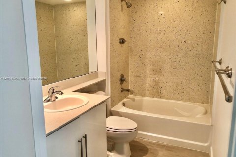 Condo in Miami, Florida, 2 bedrooms  № 2075384 - photo 6