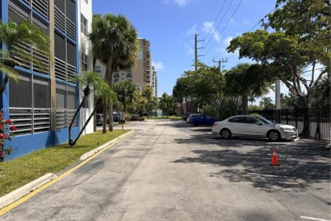 Condo in Dania Beach, Florida, 1 bedroom  № 2004825 - photo 26