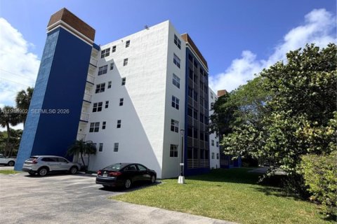 Condo in Dania Beach, Florida, 1 bedroom  № 2004825 - photo 22