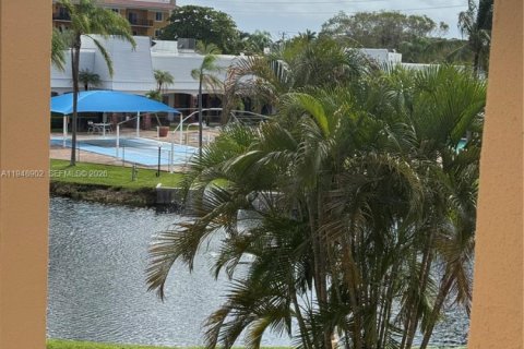 Condo in Dania Beach, Florida, 1 bedroom  № 2004825 - photo 21