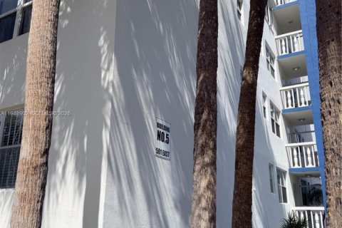 Condo in Dania Beach, Florida, 1 bedroom  № 2004825 - photo 27