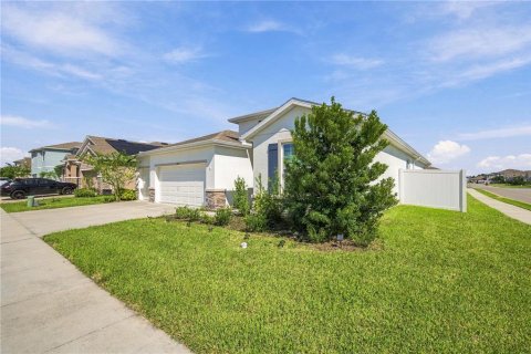 Villa ou maison à louer à Ocala, Floride: 4 chambres, 237.18 m2 № 2435088 - photo 2