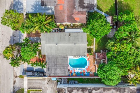 House in North Miami, Florida 3 bedrooms, 185.8 sq.m. № 2189531 - photo 27