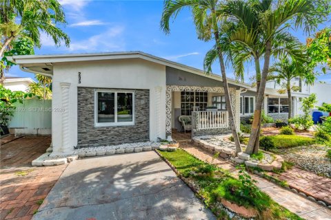 House in North Miami, Florida 3 bedrooms, 185.8 sq.m. № 2189531 - photo 3