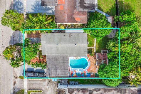 House in North Miami, Florida 3 bedrooms, 185.8 sq.m. № 2189531 - photo 25