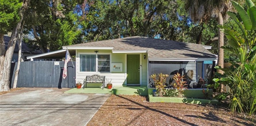 House in Dunedin, Florida 3 bedrooms, 105.35 sq.m. № 2236232