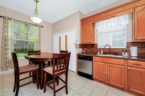 House in Orlando, Florida 3 bedrooms, 121.7 sq.m. № 1910036 - photo 14
