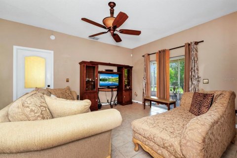 House in Orlando, Florida 3 bedrooms, 121.7 sq.m. № 1910036 - photo 2