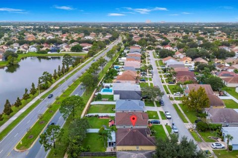 House in Orlando, Florida 3 bedrooms, 121.7 sq.m. № 1910036 - photo 13