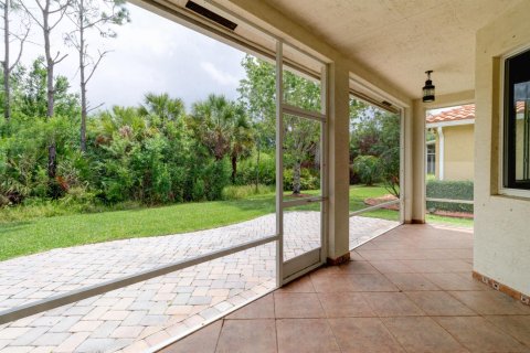 House in Vero Beach, Florida 3 bedrooms, 186.36 sq.m. № 2088138 - photo 19