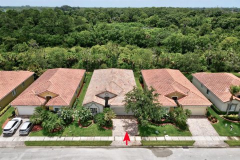 House in Vero Beach, Florida 3 bedrooms, 186.36 sq.m. № 2088138 - photo 2