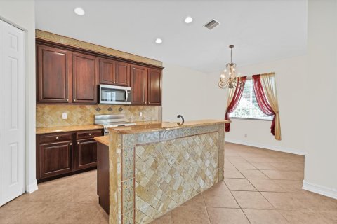 House in Vero Beach, Florida 3 bedrooms, 186.36 sq.m. № 2088138 - photo 6