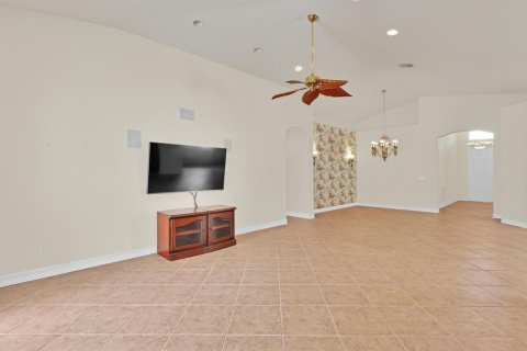 House in Vero Beach, Florida 3 bedrooms, 186.36 sq.m. № 2088138 - photo 9