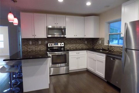 Casa en alquiler en Tampa, Florida, 3 dormitorios, 118.45 m2 № 1793337 - foto 9