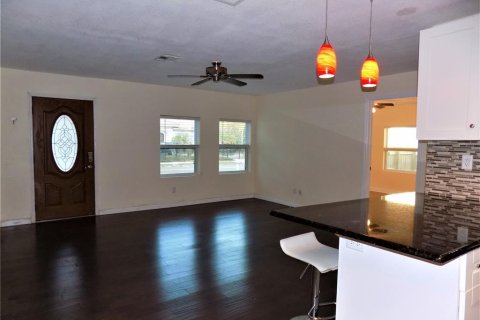 Casa en alquiler en Tampa, Florida, 3 dormitorios, 118.45 m2 № 1793337 - foto 5