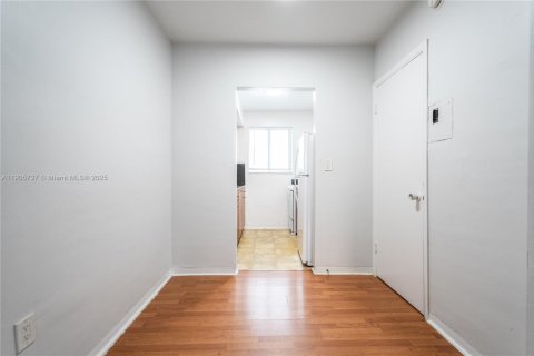 Apartamento en alquiler en Miami Beach, Florida, 48.77 m2 № 1956286 - foto 6