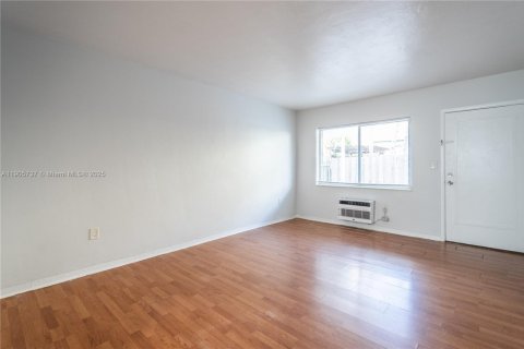 Apartamento en alquiler en Miami Beach, Florida, 48.77 m2 № 1956286 - foto 5