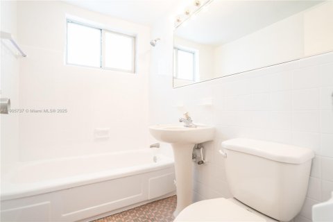 Apartamento en alquiler en Miami Beach, Florida, 48.77 m2 № 1956286 - foto 8