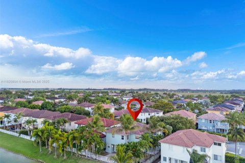 House in Miami, Florida 4 bedrooms, 230.49 sq.m. № 1797023 - photo 8
