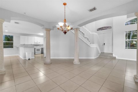 House in Miami, Florida 4 bedrooms, 230.49 sq.m. № 1797023 - photo 9