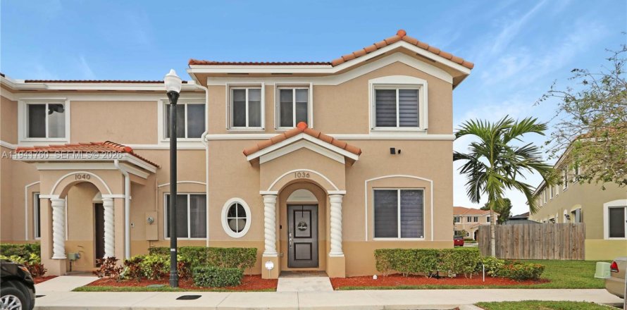 Таунхаус в Хомстед, Флорида 4 спальни, 127.65м2 № 1998709