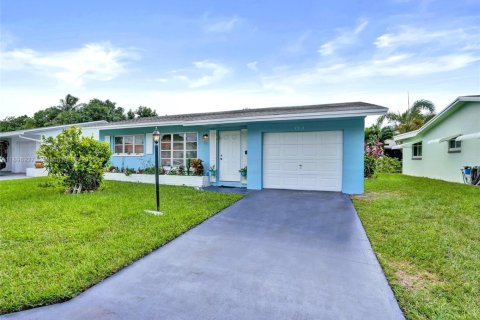 Купить виллу или дом в Тамарак, Флорида 2 спальни, 93.09м2, № 1954548 - фото 1