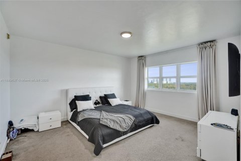 Condo in North Miami, Florida, 2 bedrooms  № 1938923 - photo 3