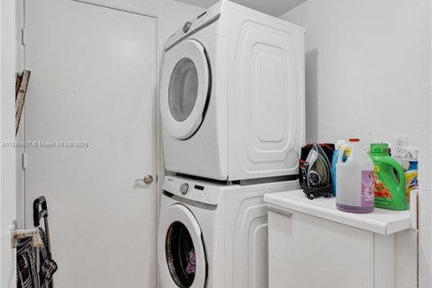 Copropriété à vendre à North Miami, Floride: 2 chambres, 161.93 m2 № 1938923 - photo 13