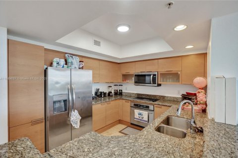 Condo in North Miami, Florida, 2 bedrooms  № 1938923 - photo 17
