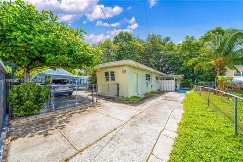 Propiedad comercial en venta en Miami, Florida, 153.66 m2 № 2026702 - foto 8