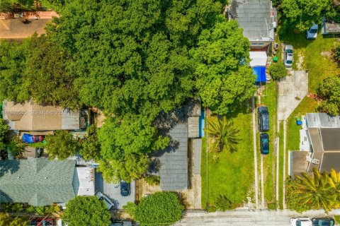 Propiedad comercial en venta en Miami, Florida, 153.66 m2 № 2026702 - foto 10