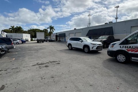 Купить коммерческую недвижимость в Майами, Флорида № 2054541 - фото 13