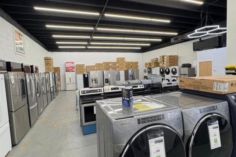 Купить коммерческую недвижимость в Майами, Флорида № 2054541 - фото 3