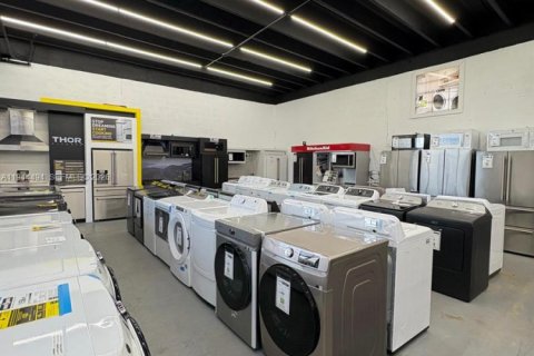 Купить коммерческую недвижимость в Майами, Флорида № 2054541 - фото 5