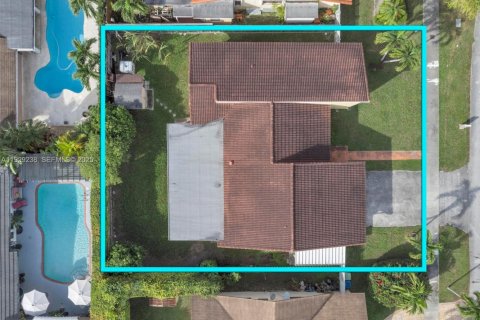 House in Miami, Florida 3 bedrooms, 164.9 sq.m. № 1989364 - photo 24