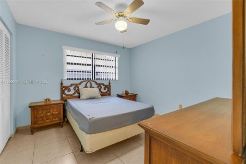 House in Miami, Florida 3 bedrooms, 164.9 sq.m. № 1989364 - photo 16