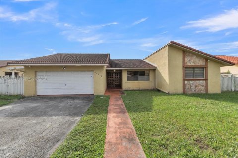 House in Miami, Florida 3 bedrooms, 164.9 sq.m. № 1989364 - photo 25