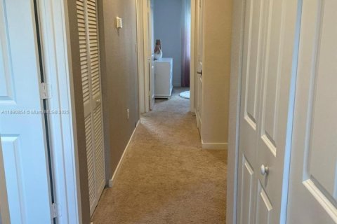 Townhouse in Homestead, Florida 4 bedrooms, 127.65 sq.m. № 1944350 - photo 13
