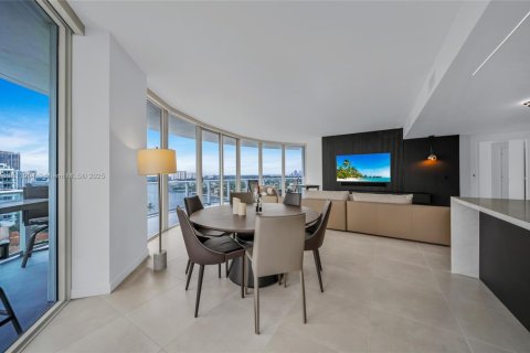 Condominio en venta en Fort Lauderdale, Florida, 3 dormitorios, 186.08 m2 № 1794568 - foto 16