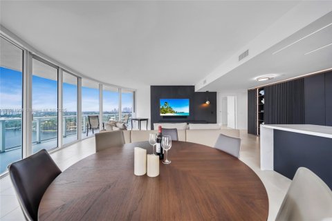Condominio en venta en Fort Lauderdale, Florida, 3 dormitorios, 186.08 m2 № 1794568 - foto 14