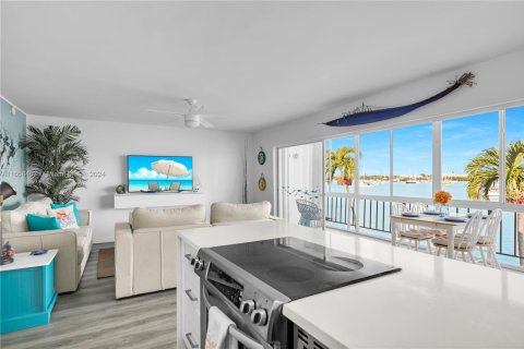 Condo in Marathon, Florida, 2 bedrooms  № 1367254 - photo 5