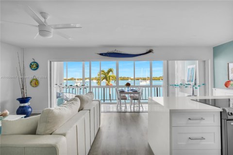 Condo in Marathon, Florida, 2 bedrooms  № 1367254 - photo 2