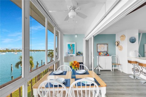 Condo in Marathon, Florida, 2 bedrooms  № 1367254 - photo 12