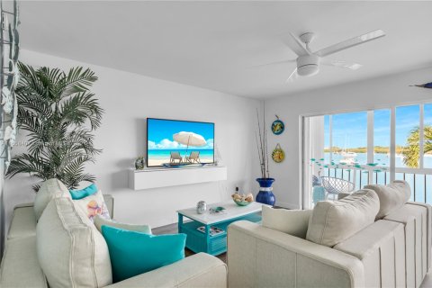 Condo in Marathon, Florida, 2 bedrooms  № 1367254 - photo 15