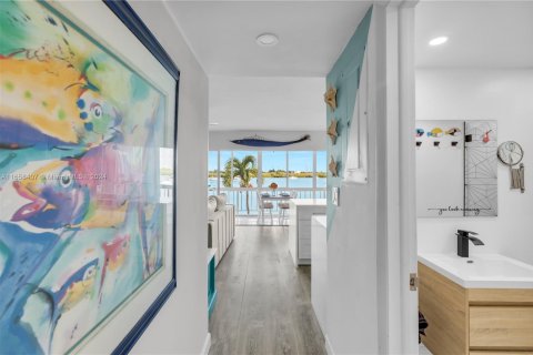 Condo in Marathon, Florida, 2 bedrooms  № 1367254 - photo 17