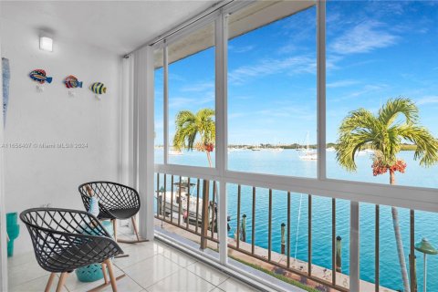 Condo in Marathon, Florida, 2 bedrooms  № 1367254 - photo 16