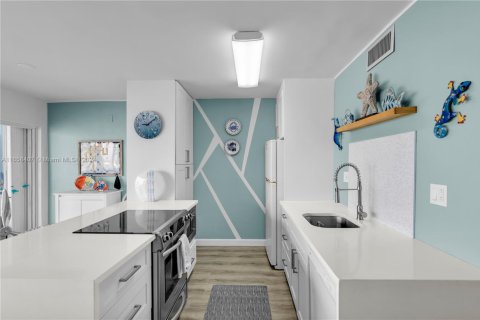 Condo in Marathon, Florida, 2 bedrooms  № 1367254 - photo 8