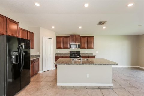 Casa en alquiler en Zephyrhills, Florida, 4 dormitorios, 178.56 m2 № 1905951 - foto 6