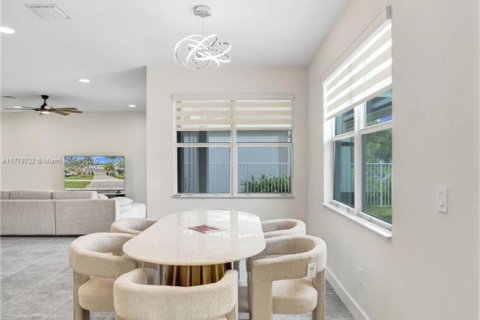 Купить виллу или дом в Холливуд, Флорида 5 спален, 232.35м2, № 1985622 - фото 30